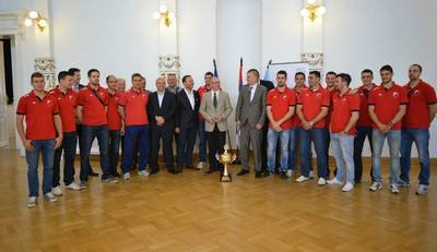 ГРАДОНАЧЕЛНИК ПРИМИО ШАМПИОНЕ РК ”ВОЈВОДИНА”