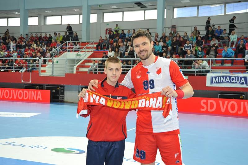 U šampionskom društvu