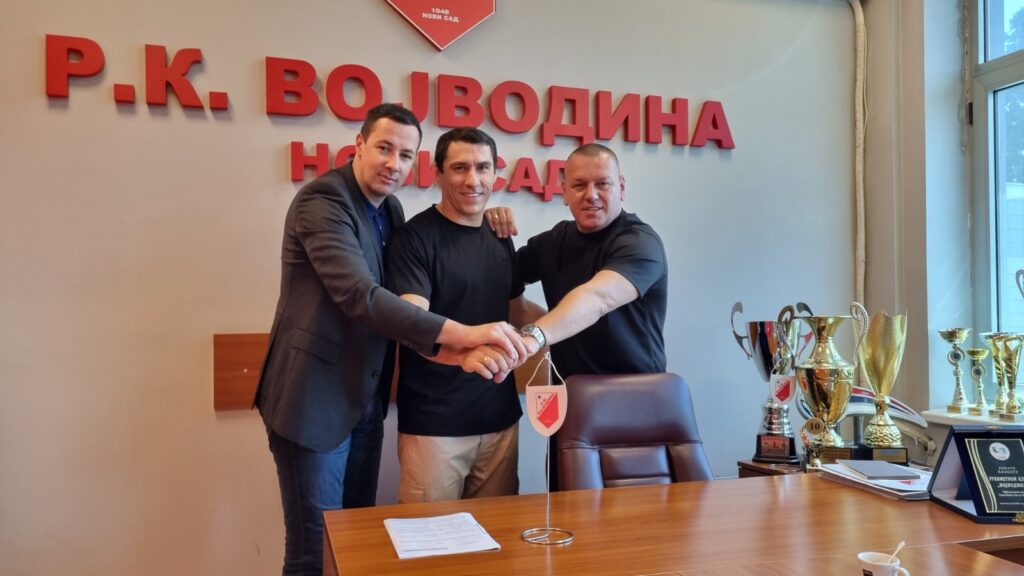 Puhovski i sledeće sezone u crveno-belom